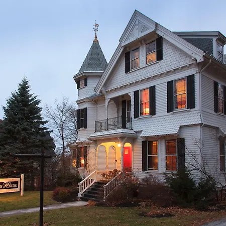Lang House On Main Street Bed & Breakfast-3